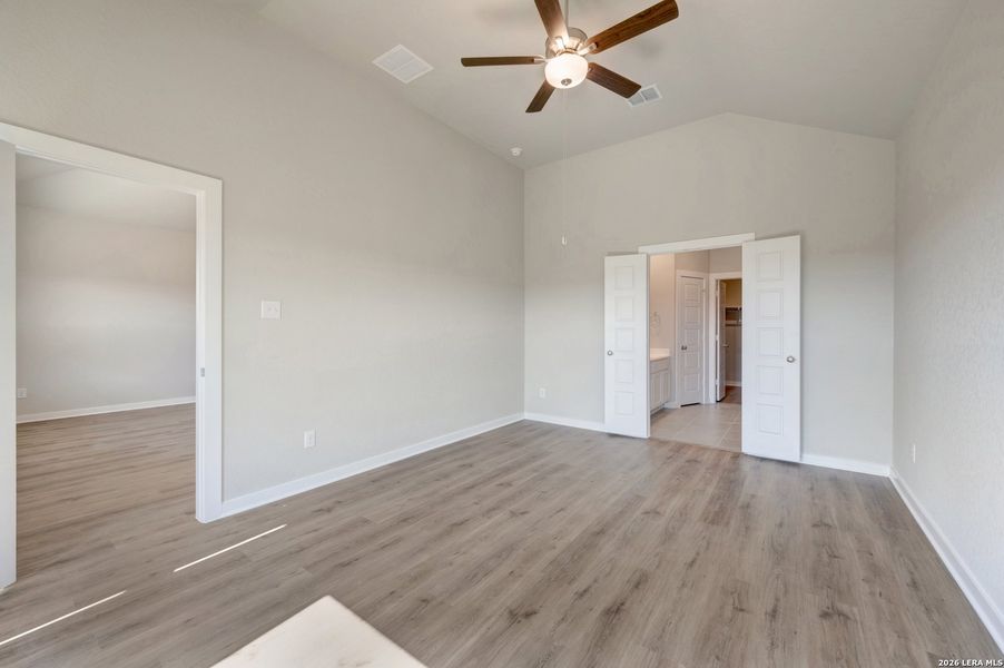 Spacious, unfurnished interior of a new home in Winding Brook, San Antonio (Image 26).