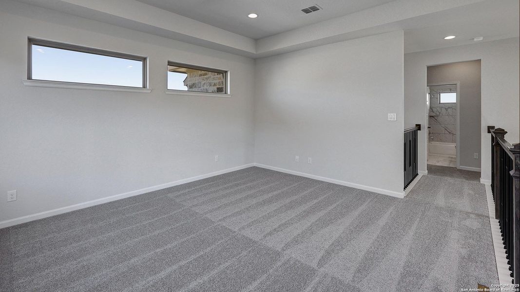 Spacious, unfurnished interior of a new home in Arcadia Ridge 50', San Antonio (Image 15).