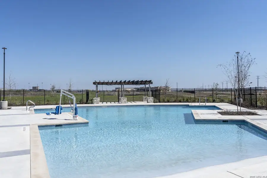 Community amenities in Medina Crossing, Von Ormy (Image 4).