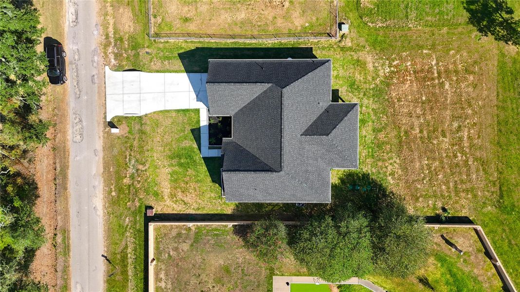 Exterior details and patio area of a home in , Waller (Image 30).