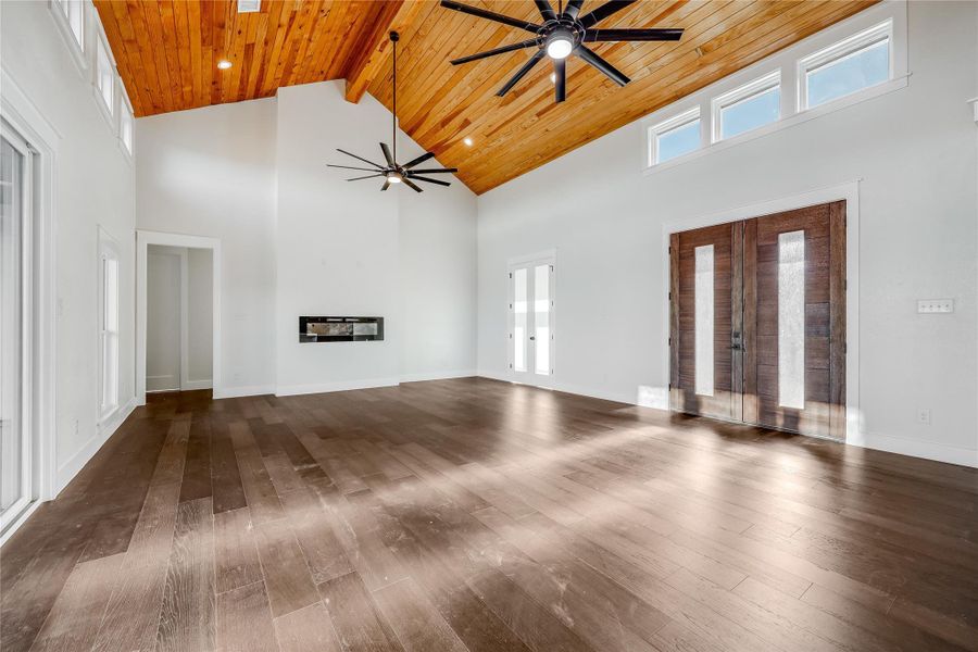 Spacious, unfurnished interior of a new home in , Buchanan Dam (Image 14).
