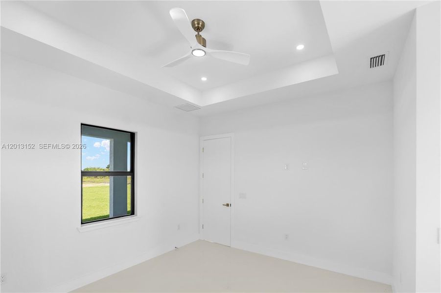 Spacious, unfurnished interior of a new home in , Lehigh Acres (Image 26).