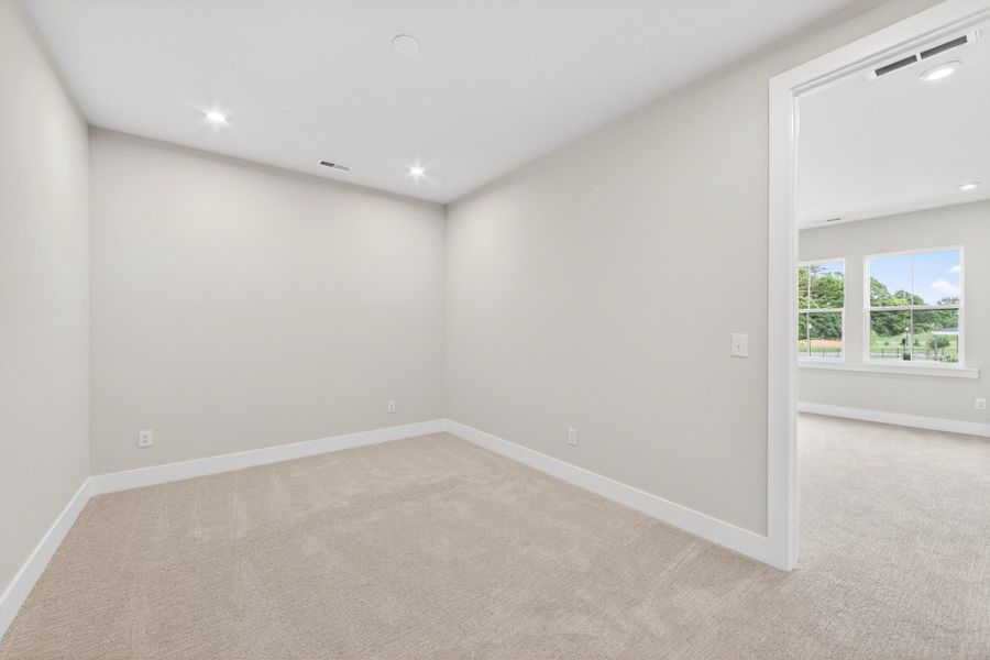 Spacious, unfurnished interior of a new home in Seven Oaks, Belmont (Image 31).