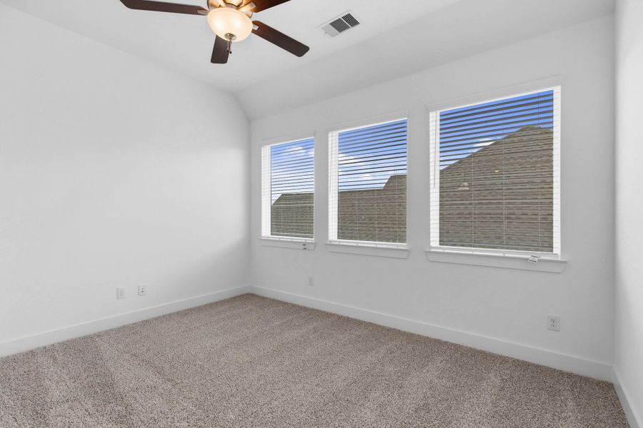 Spacious, unfurnished interior of a new home in Parkside on the River, Georgetown (Image 52).