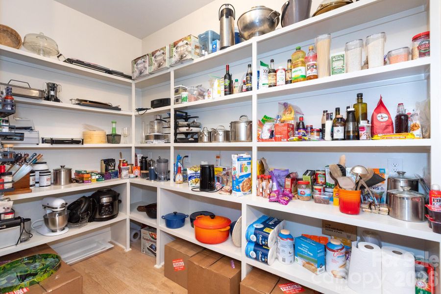 Walk in Pantry Walk in Pantry