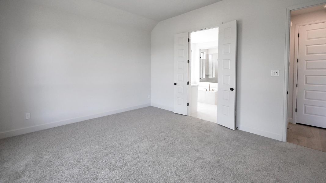 Spacious, unfurnished interior of a new home in 6 Creeks, Kyle (Image 21).