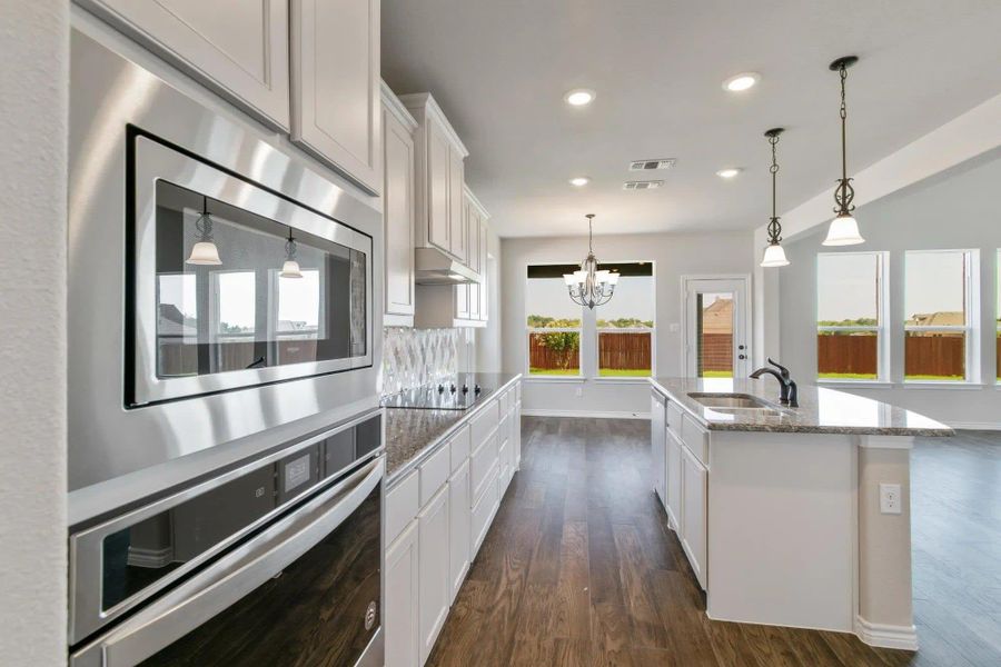 Kitchen | Concept 3115 at Massey Meadows in Midlothian, TX by Landsea Homes