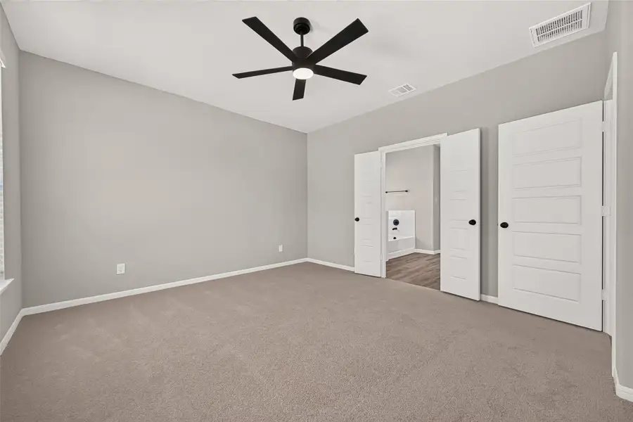 Spacious, unfurnished interior of a new home in , Angleton (Image 31).