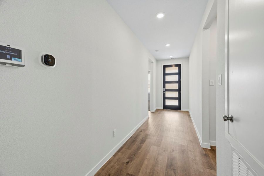 Spacious, unfurnished interior of a new home in Sunterra Lakes, Brookshire (Image 17). Spacious, unfurnished interior of a new home in Sunterra Lakes, Brookshire (Image 17).