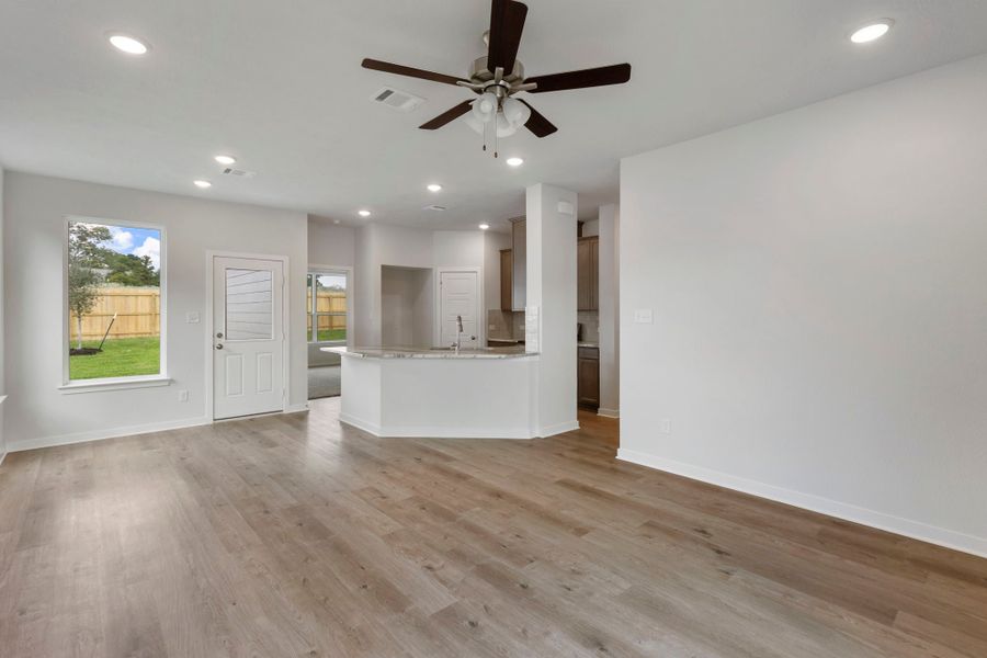 Spacious, unfurnished interior of a new home in Rockbridge East, Huntsville (Image 8).