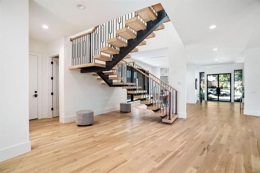 Furnished interior view inside a new home in , Dallas (Image 24). Furnished interior view inside a new home in , Dallas (Image 24).