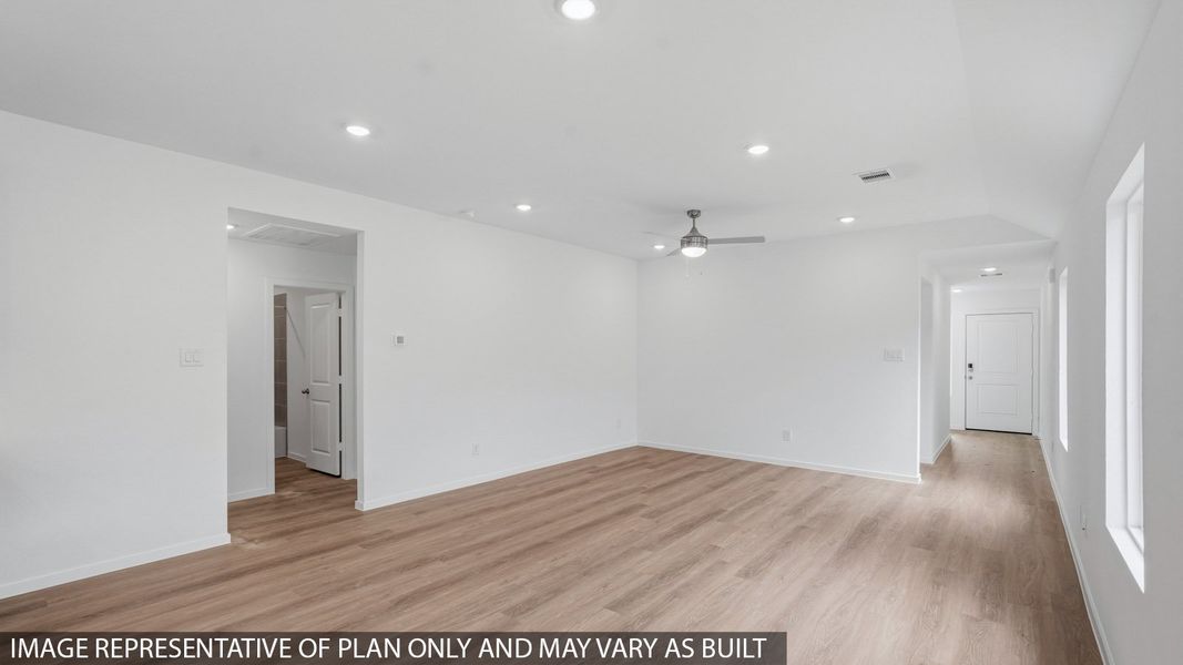 Spacious, unfurnished interior of a new home in Sunterra Lakes, Katy (Image 16).
