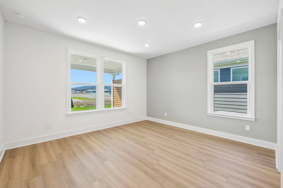 Spacious, unfurnished interior of a new home in Del Webb Barton Village, Lebanon (Image 31).