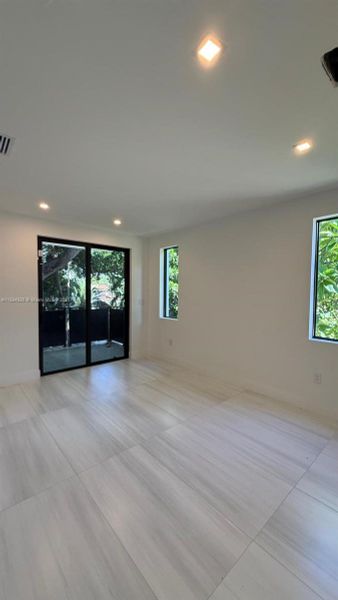 Image 27 of a home in .