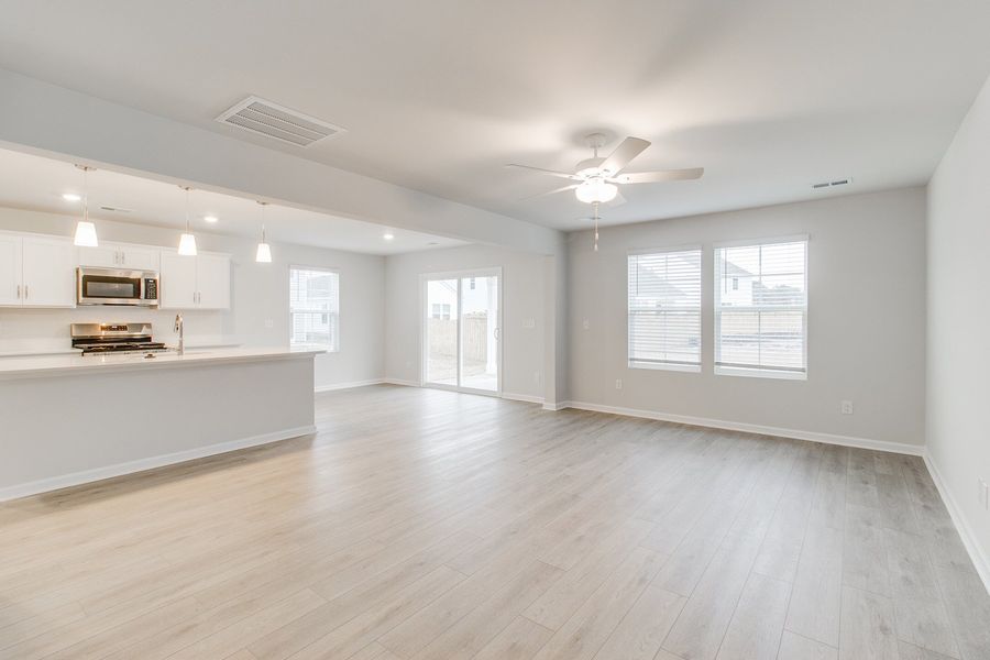 Spacious, unfurnished interior of a new home in Bluefield, Lexington (Image 15).