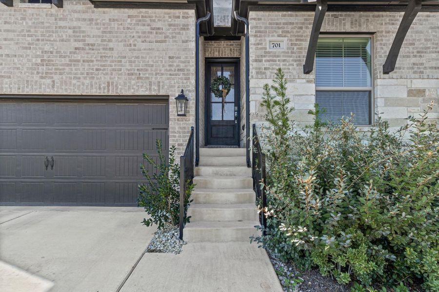 Exterior details and patio area of a home in Parkside On The River 45', Georgetown (Image 4).