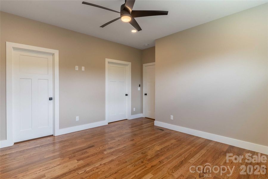 Spacious, unfurnished interior of a new home in , Asheville (Image 33).