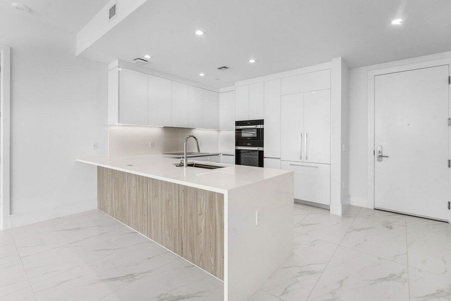 026-220LakeShoreDrive-1415-LakePark-FL-3