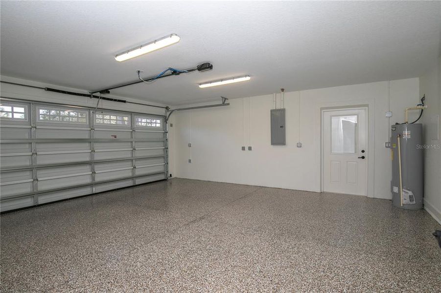 Spacious, unfurnished interior of a new home in , Dunnellon (Image 45).