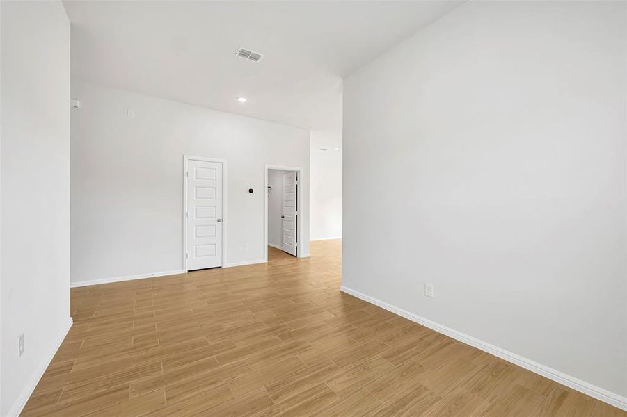 Spacious, unfurnished interior of a new home in Verandah, Royse City (Image 34).