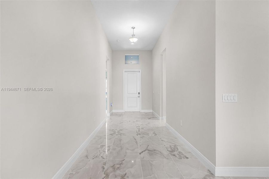 Spacious, unfurnished interior of a new home in , Naples (Image 23).