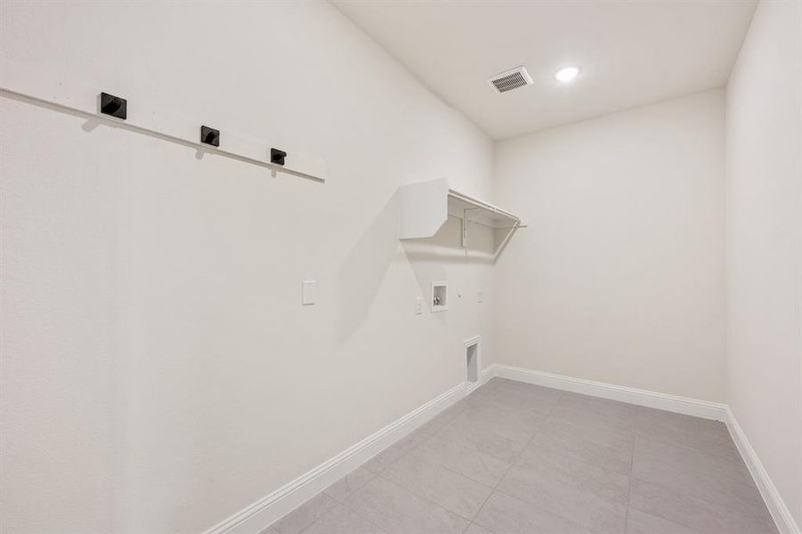 Spacious, unfurnished interior of a new home in Hunters Ridge, Crowley (Image 22).