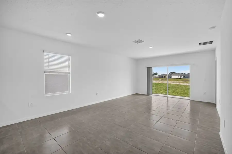 Spacious, unfurnished interior of a new home in Palm Wind, Hudson (Image 6).