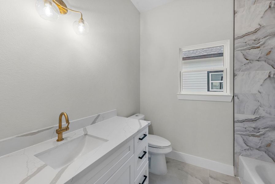 full bathroom 2 for bedroom 2 and 3