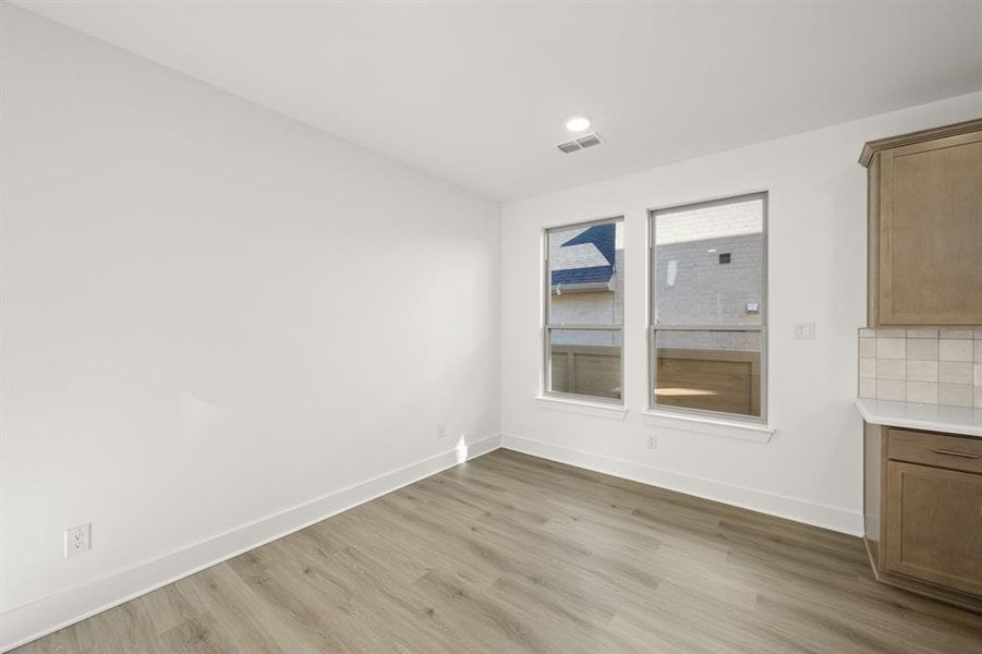 17_8821 Acorn- DIning-1