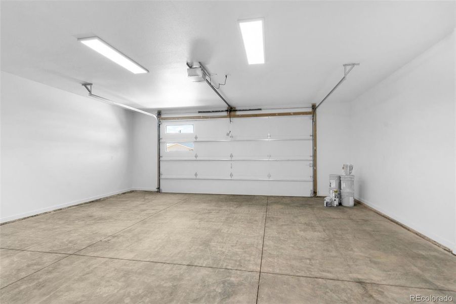 Spacious, unfurnished interior of a new home in , Cañon City (Image 18).