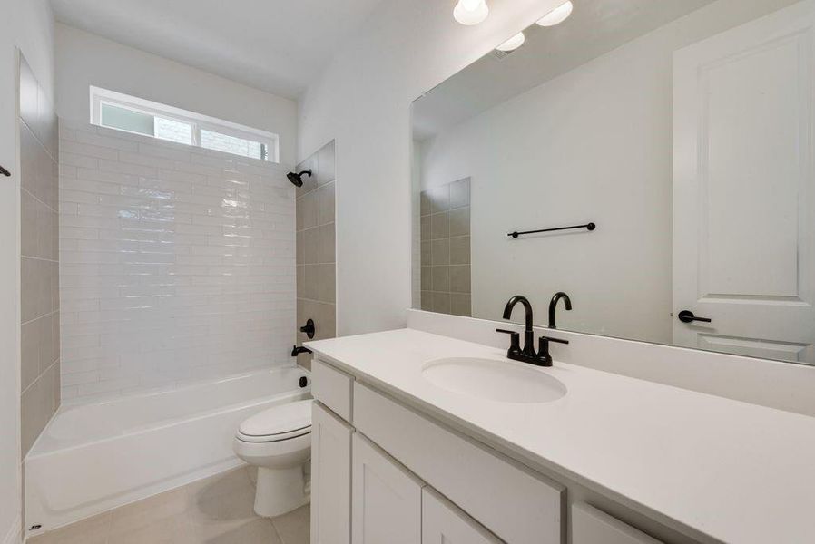 Furnished interior view inside a new home in Cedar Ridge Estates, Grand Prairie (Image 7). Furnished interior view inside a new home in Cedar Ridge Estates, Grand Prairie (Image 7).