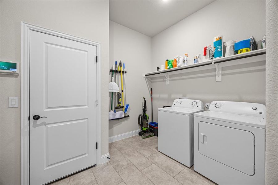 Furnished interior view inside a new home in The Oasis at North Grove 60-70, Waxahachie (Image 11). Furnished interior view inside a new home in The Oasis at North Grove 60-70, Waxahachie (Image 11).