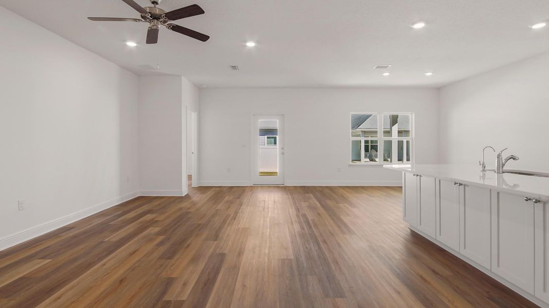 Spacious, unfurnished interior of a new home in Bayside at Ward Creek, Panama City Beach (Image 12).