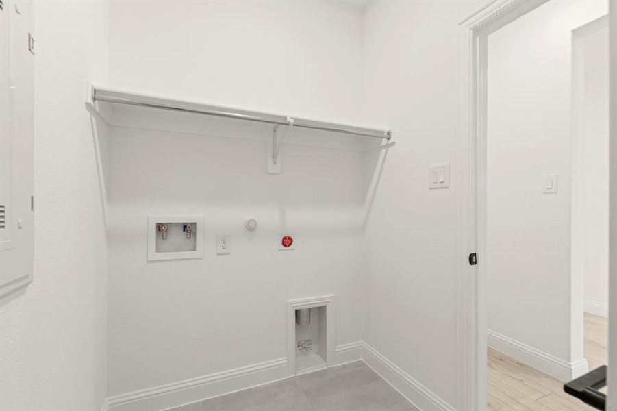 09. 2328 Leighton Top - Utility