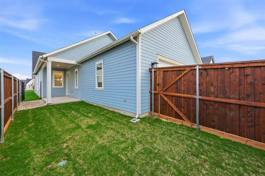 Exterior details and patio area of a home in , Midlothian (Image 21).