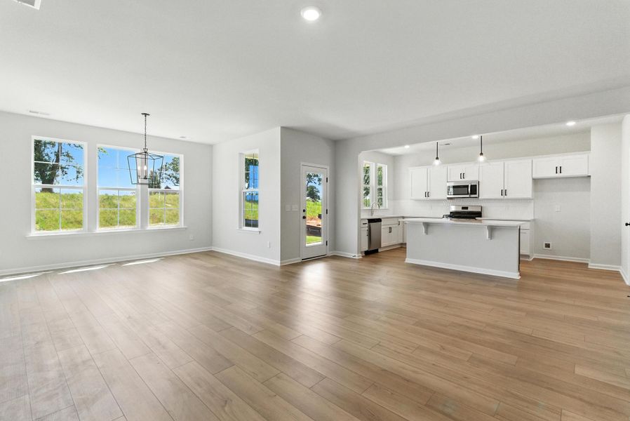 Spacious, unfurnished interior of a new home in , Summerville (Image 7).