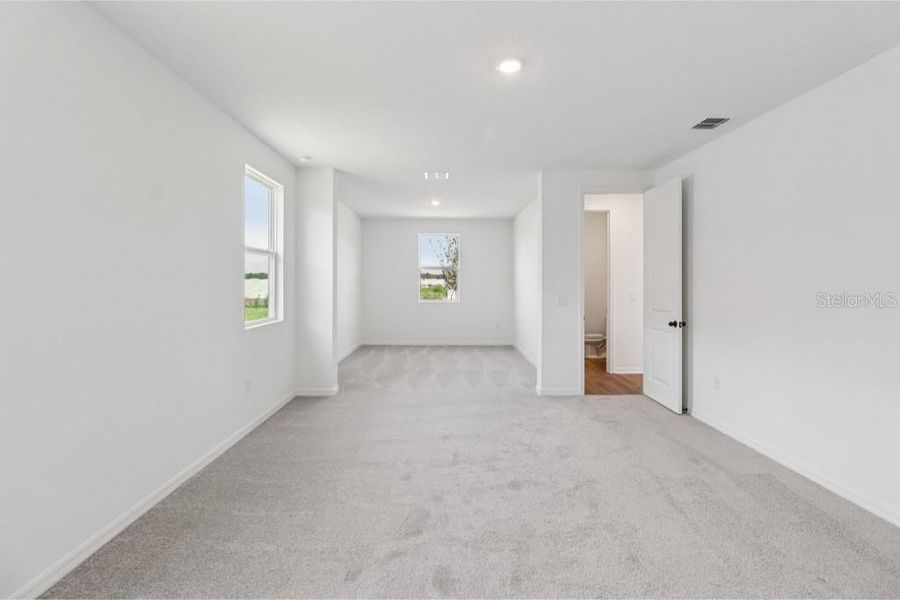 Spacious, unfurnished interior of a new home in , New Smyrna Beach (Image 26).