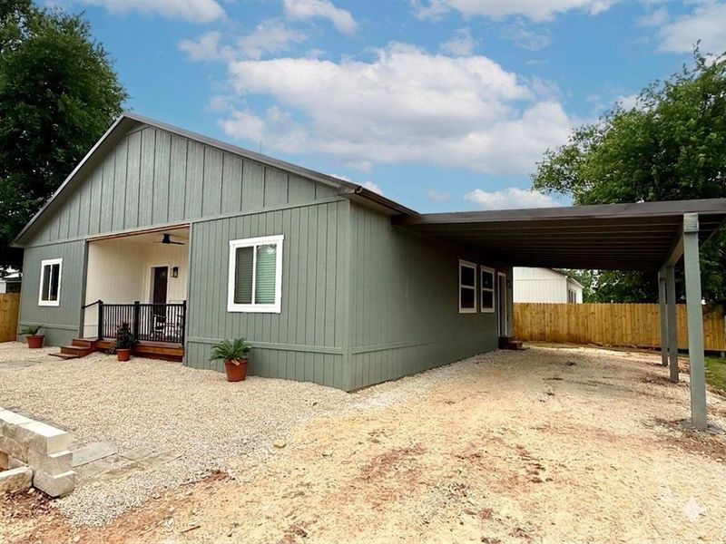 Exterior details and patio area of a home in , Iredell (Image 13).