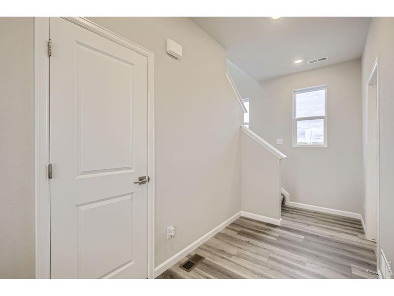 Spacious, unfurnished interior of a new home in Waterfield, Fort Collins (Image 18).