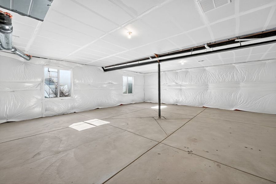 Spacious, unfurnished interior of a new home in Trailstone, Arvada (Image 27).