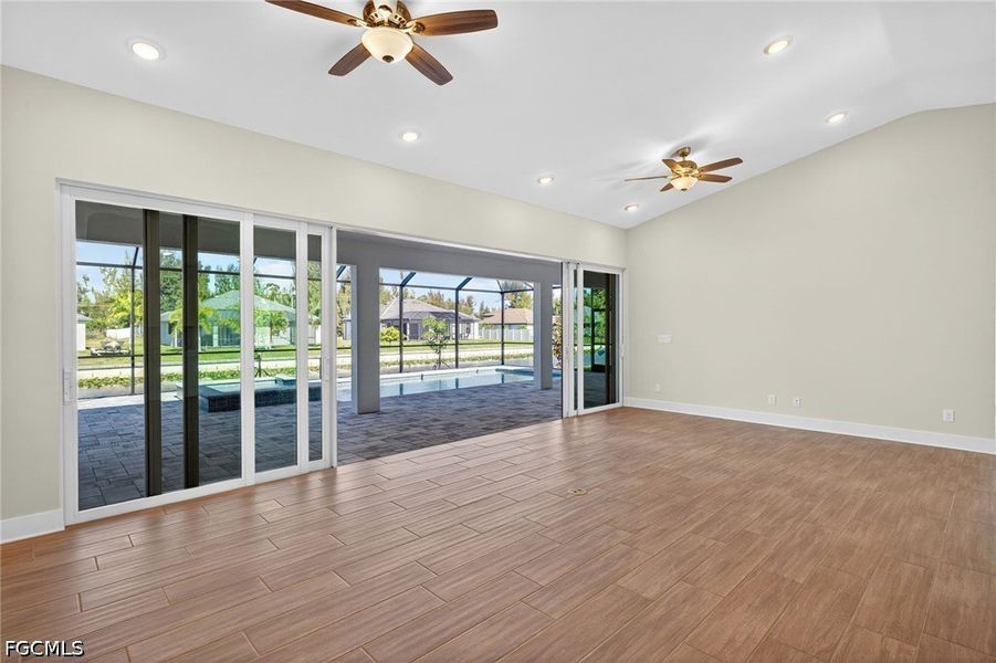 Spacious, unfurnished interior of a new home in Cape Coral, Cape Coral (Image 20).