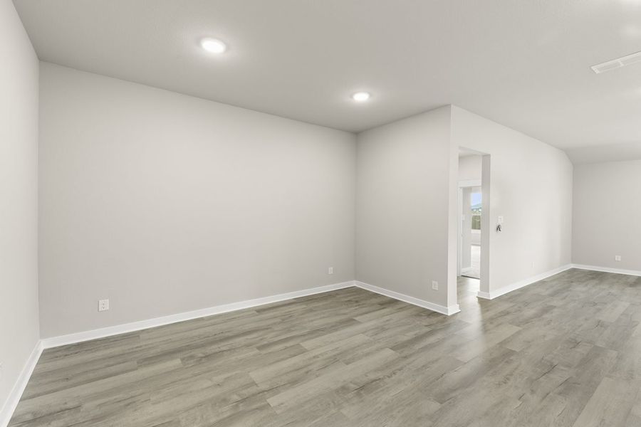 Representative unfurnished interior of a home built from the Hickory Sunterra 50s by Brohn Homes in Sunterra, Katy (Image 14).
