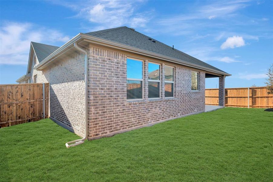 Exterior details and patio area of a home in Timberbrook, Justin (Image 19).
