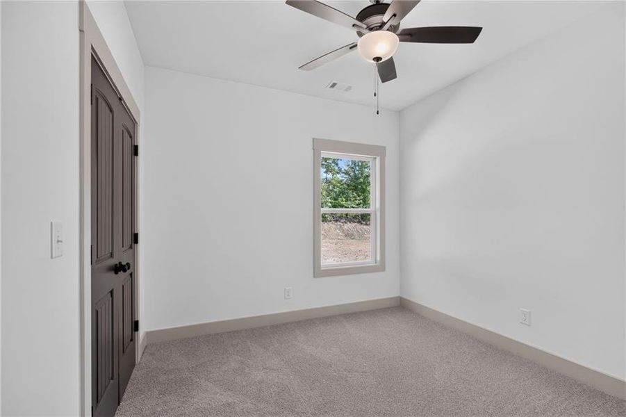 Spacious, unfurnished interior of a new home in , Silver Creek (Image 34).