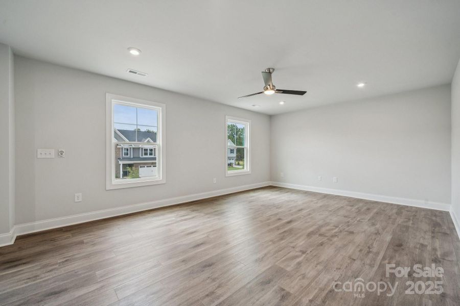 Spacious, unfurnished interior of a new home in Glenhurst, Matthews (Image 15).