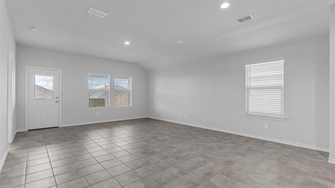 Spacious, unfurnished interior of a new home in Highlands at Chapel Creek, Fort Worth (Image 19).