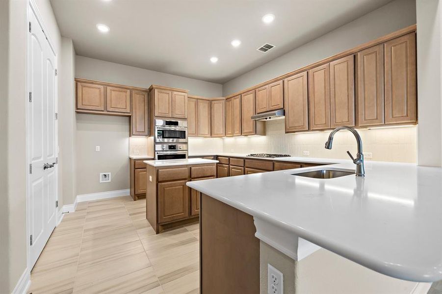 Spacious, unfurnished interior of a new home in , Horseshoe Bay (Image 5).