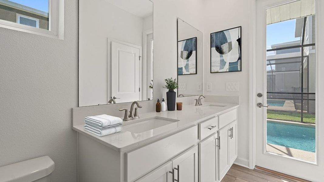 3014 Alexander Palm Owners Bath1 2of2 F1 7 28 25