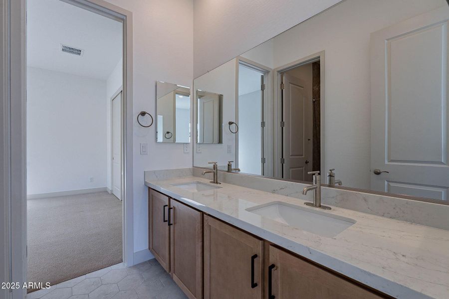 38-web-or-mls-Meadowbrook-38