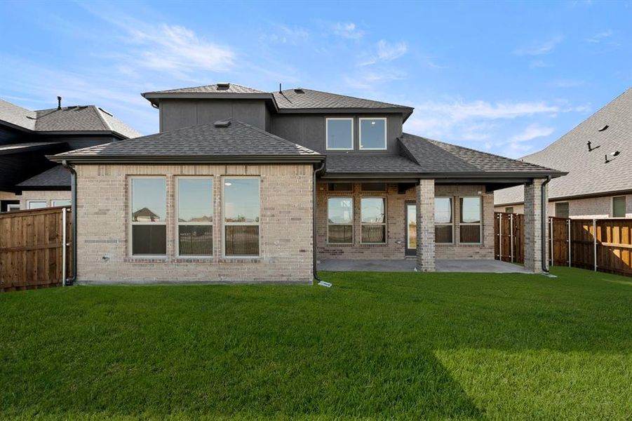 Exterior details and patio area of a home in Polo Ridge, Forney (Image 28).